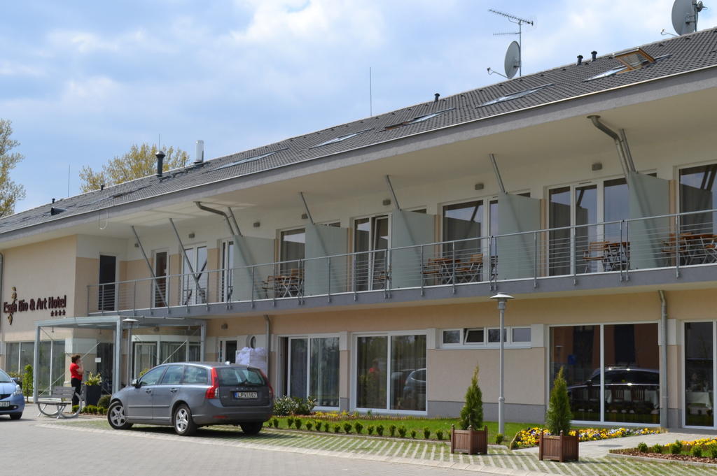 Szepia Bio And Art